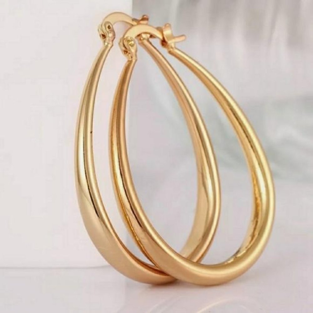 18K GOLD OVAL HOOPS, NICE EARRINGS, CUTE EARRINGS. - Picture 1 of 3